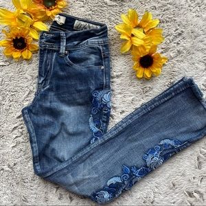 Indigo Rein Floral Embroidered Unfinished Hem Skinny Jeans Size 3